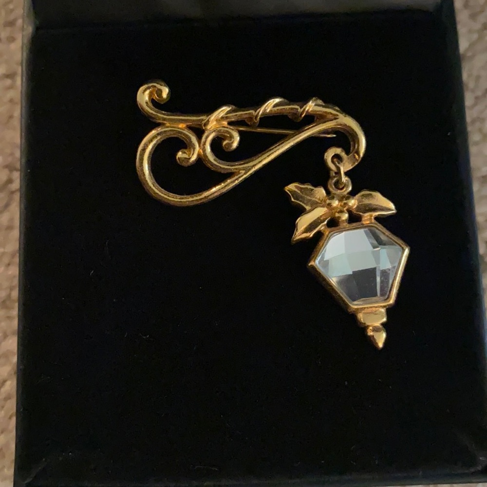 Lantern holiday pin